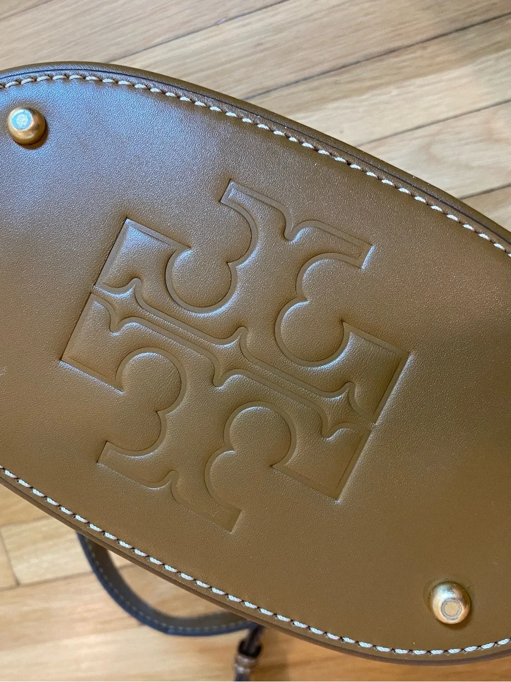 Tory Burch Brown and Cream Logo Drawstring Bucket Shoulder Bag